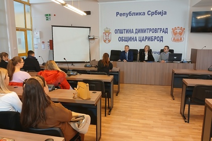Провеждане на среща в Цариброд с родители на бъдещи първокласници